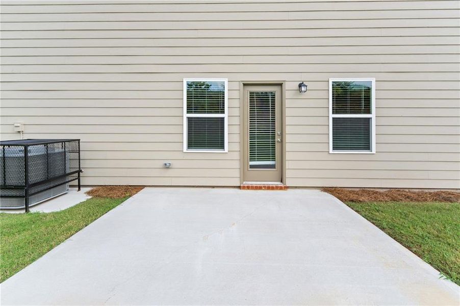 Exterior details and patio area of a home in Fern Dale, Fairburn (Image 4).