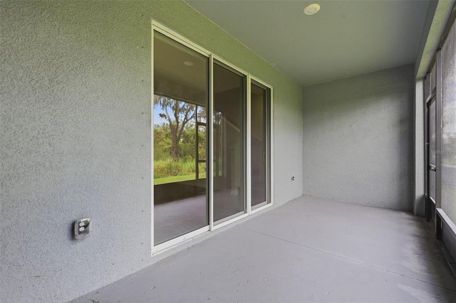 Exterior details and patio area of a home in , Wimauma (Image 3).
