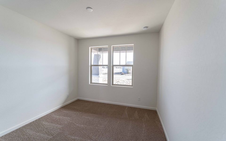 Spacious, unfurnished interior of a new home in Heritage Pointe, Chino Valley (Image 12).