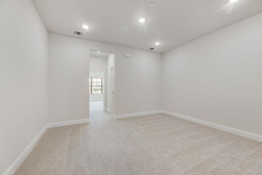 Spacious, unfurnished interior of a new home in Bayside, Rowlett (Image 19).