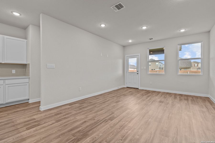 Spacious, unfurnished interior of a new home in Park Place, New Braunfels (Image 14).