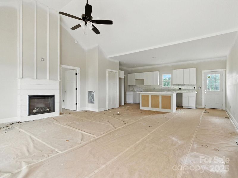 Spacious, unfurnished interior of a new home in , Clover (Image 9).