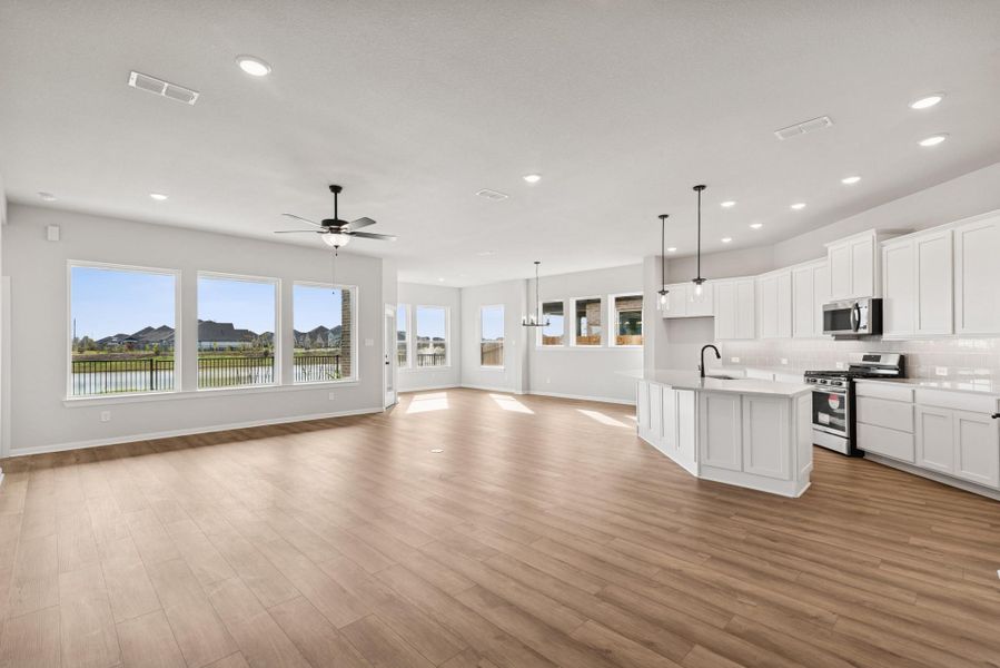 Spacious, unfurnished interior of a new home in Oakwood Estates, Waller (Image 18).