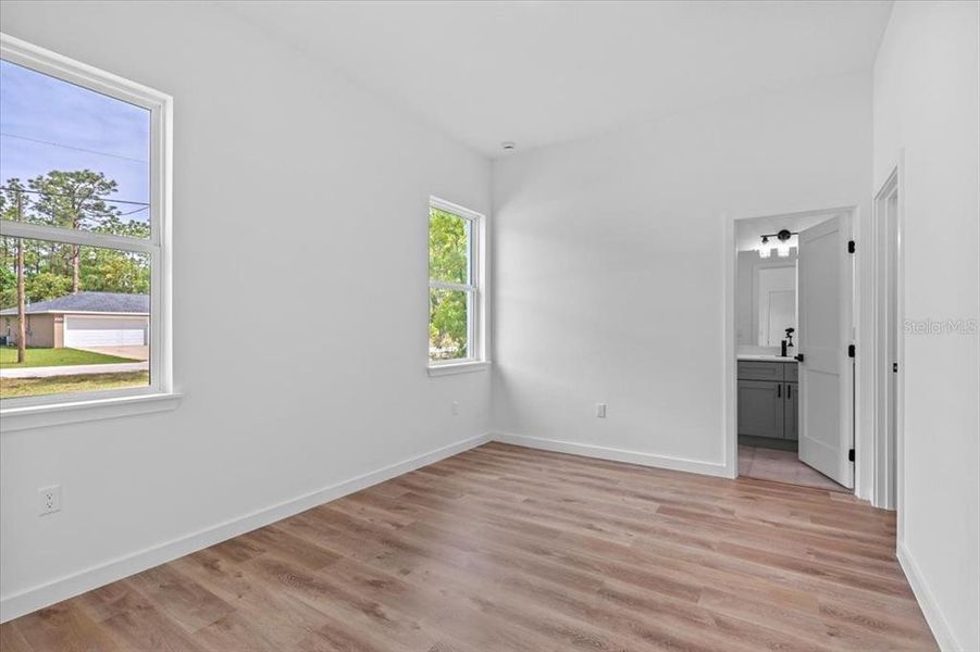 Spacious, unfurnished interior of a new home in , Citrus Springs (Image 14).