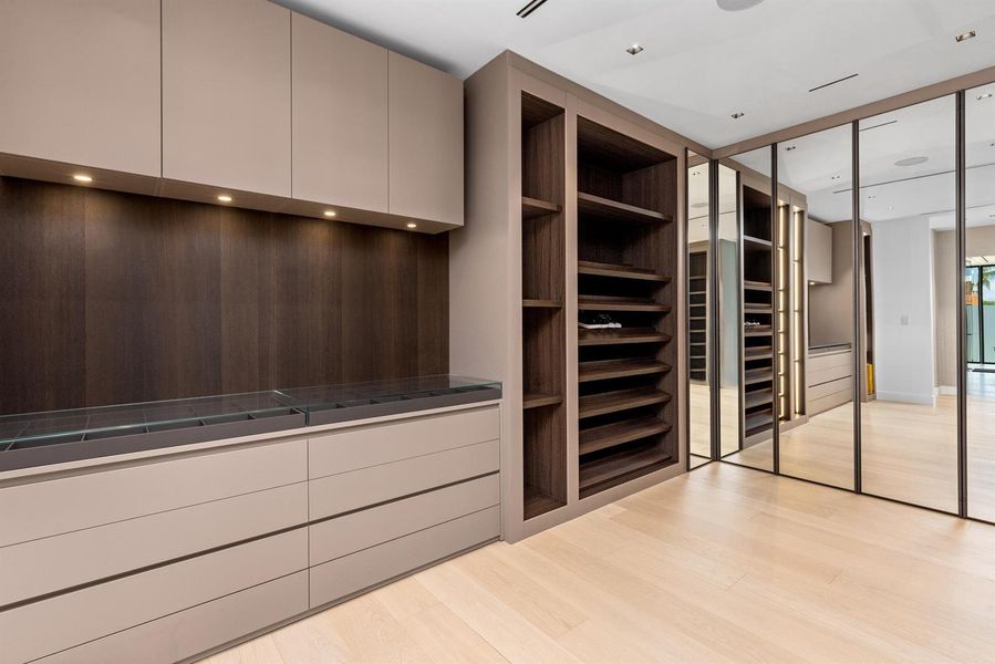 Master Closet 1 Master Closet 1