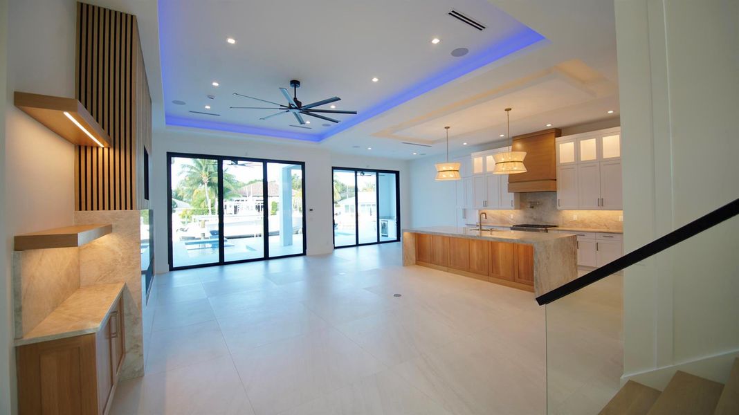 Spacious, unfurnished interior of a new home in , Palm Beach Gardens (Image 62).