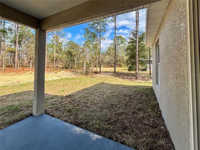 Exterior details and patio area of a home in , Dunnellon (Image 31).