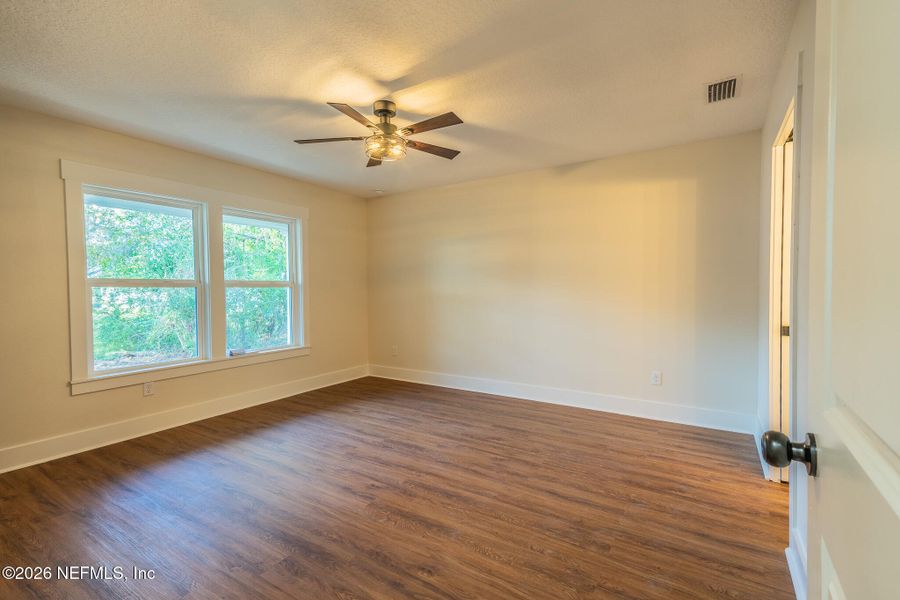 Spacious, unfurnished interior of a new home in , Callahan (Image 19).