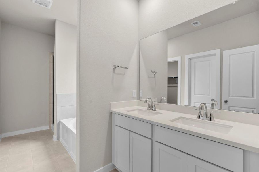 Furnished interior view inside a new home in Westridge Cove, Conroe (Image 12).
