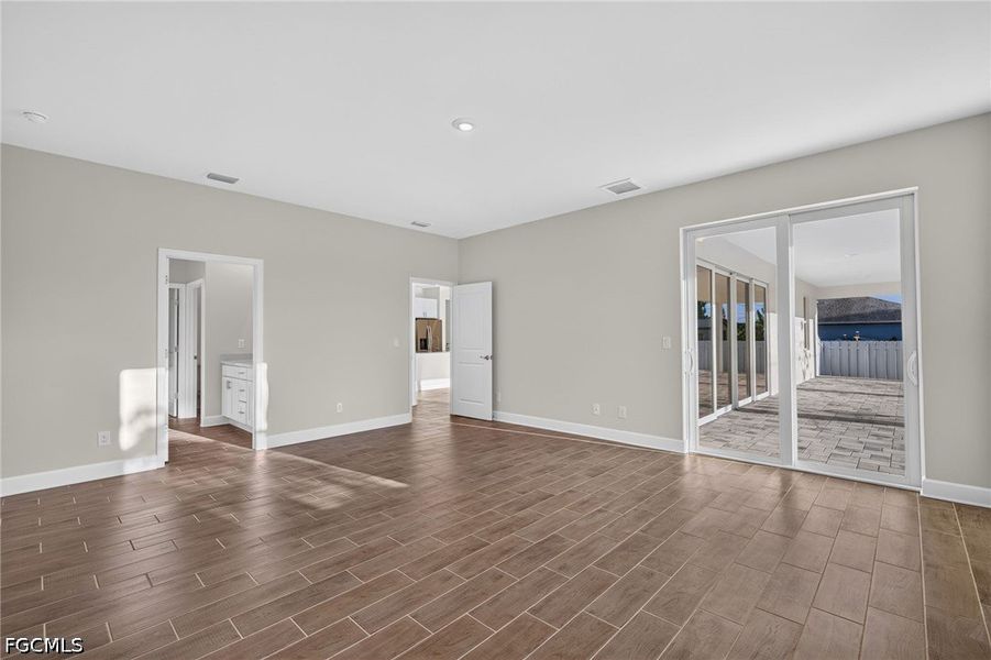 Spacious, unfurnished interior of a new home in Cape Coral, Cape Coral (Image 21). Spacious, unfurnished interior of a new home in Cape Coral, Cape Coral (Image 21).