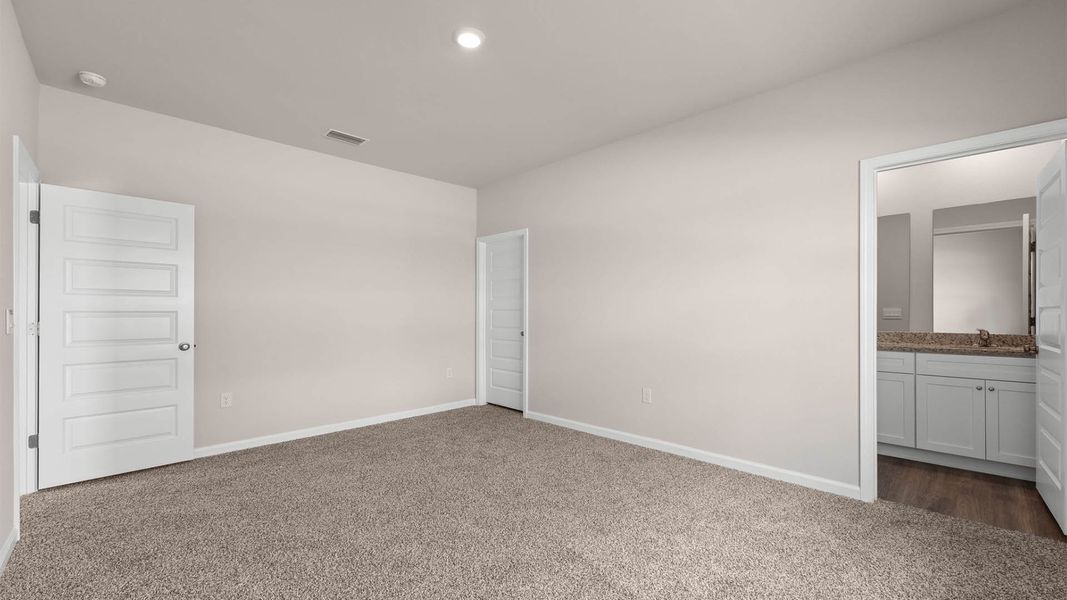 Spacious, unfurnished interior of a new home in Liberty, Panama City (Image 23).