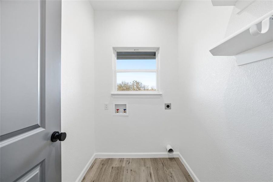 Spacious, unfurnished interior of a new home in , Bremond (Image 16).