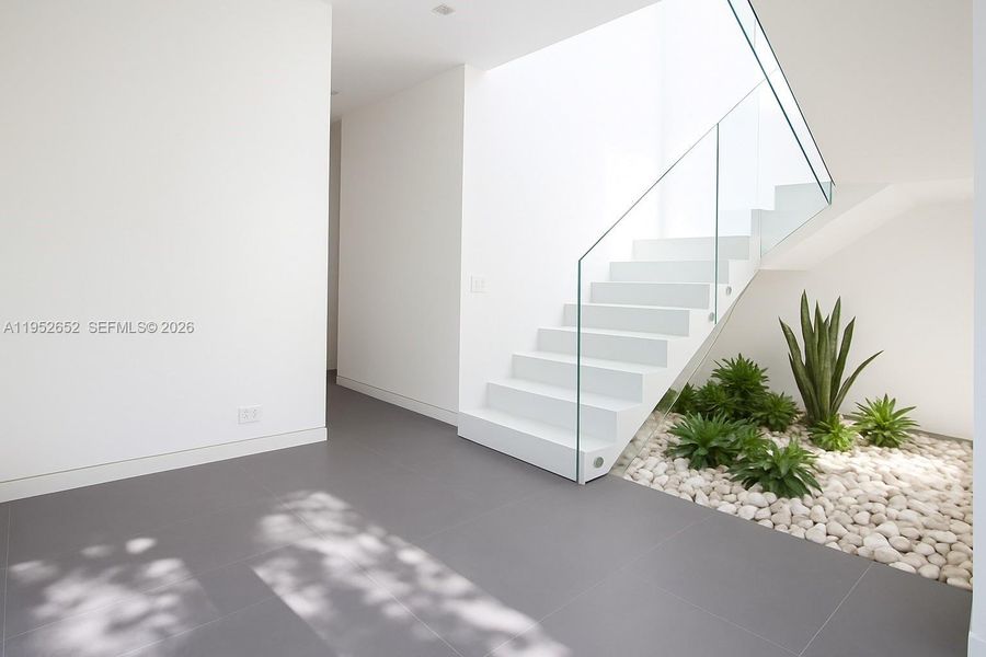 Spacious, unfurnished interior of a new home in , Miami (Image 30).