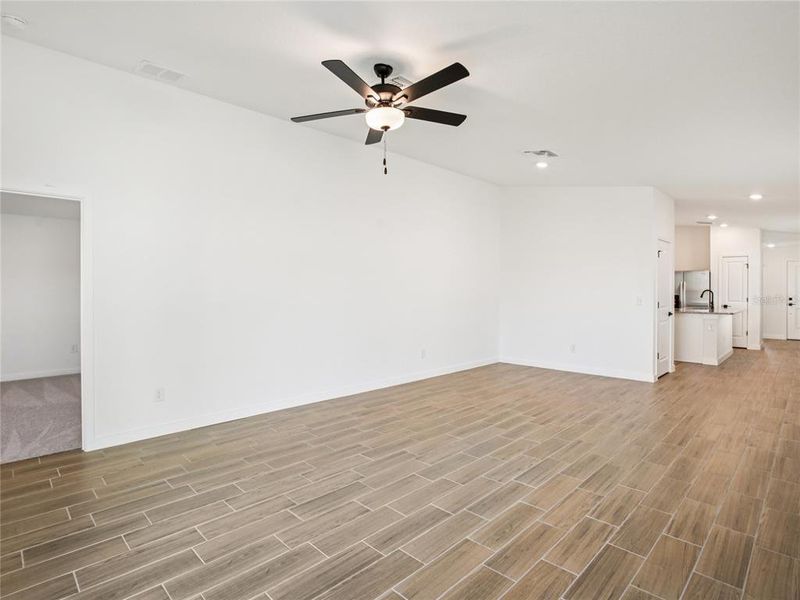 Spacious, unfurnished interior of a new home in Trilby Crossing, Brooksville (Image 12).