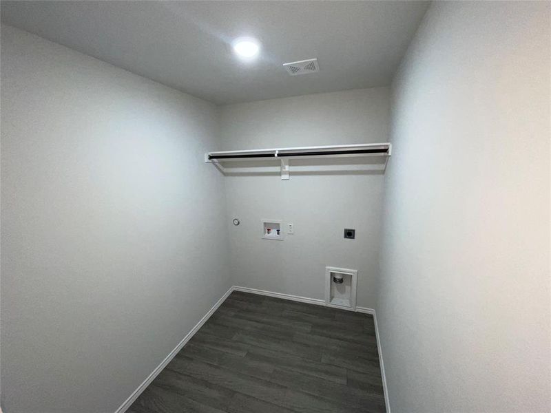 Spacious, unfurnished interior of a new home in Tolar Oaks, Tolar (Image 20).