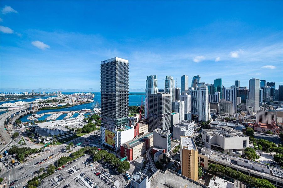 Condo located in Miami, FL showcasing its design and architecture (Image 3).