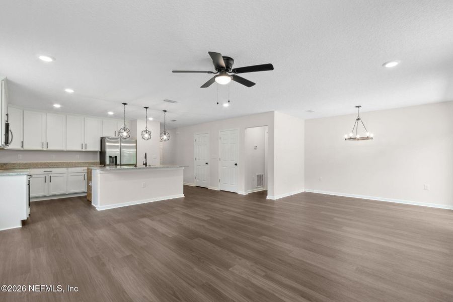 Spacious, unfurnished interior of a new home in , Jacksonville (Image 9).