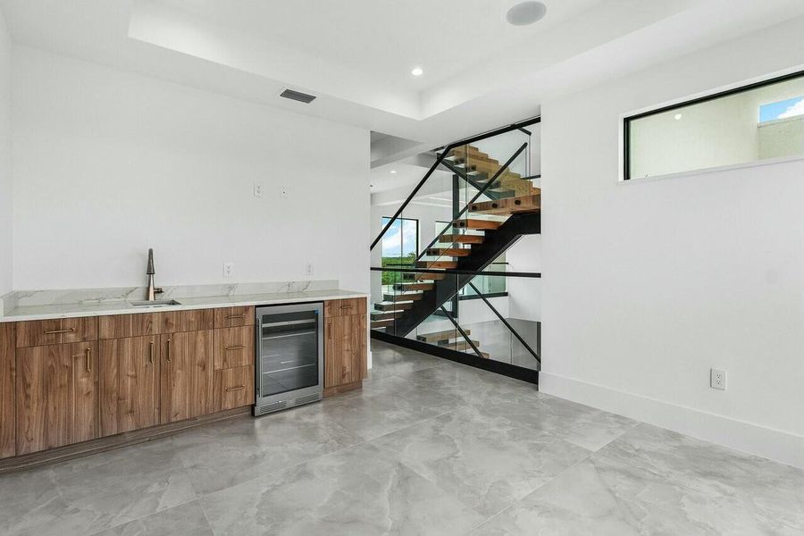 LOFT WITH WET BAR LOFT WITH WET BAR