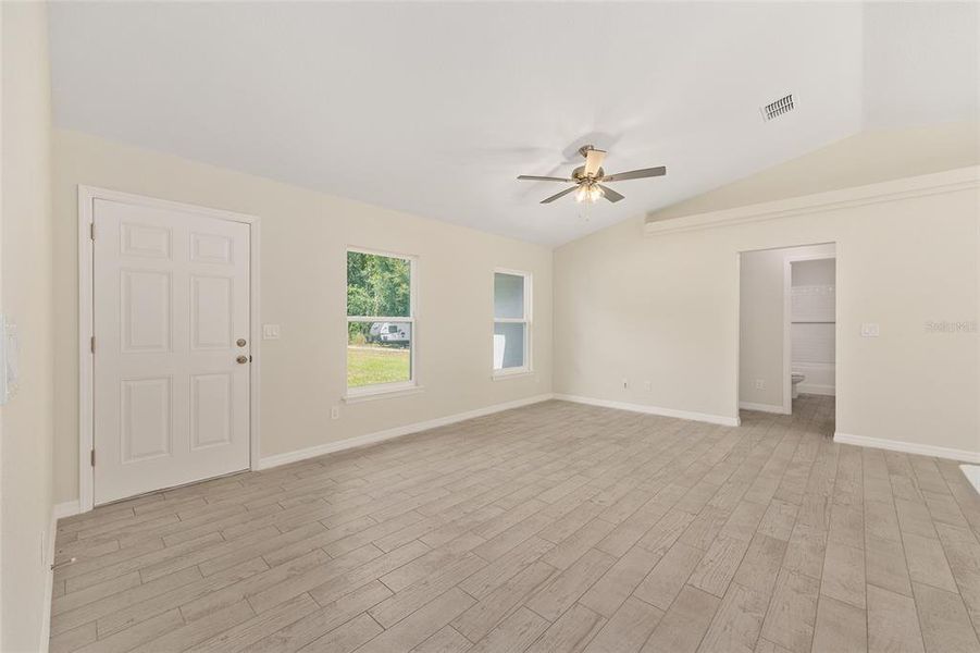 Spacious, unfurnished interior of a new home in , Ocala (Image 16).