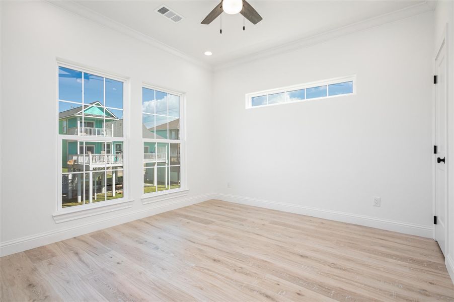 Spacious, unfurnished interior of a new home in , Bolivar Peninsula (Image 26).