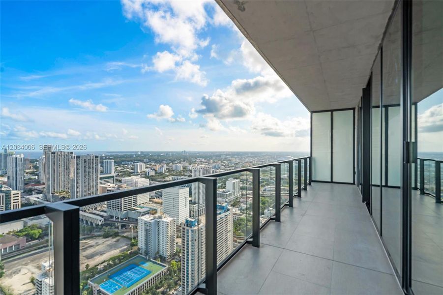Condo located in Miami, FL showcasing its design and architecture (Image 4). Condo located in Miami, FL showcasing its design and architecture (Image 4).