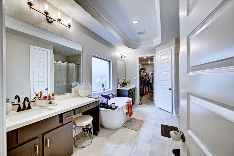 BATH WITH AND HER VANITIES