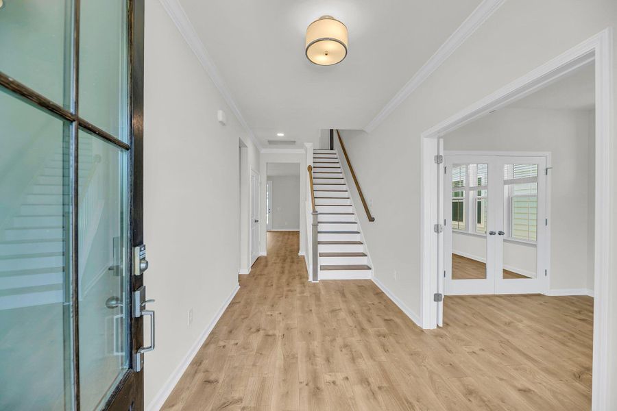 Spacious, unfurnished interior of a new home in Sweetgrass Station, Summerville (Image 13).