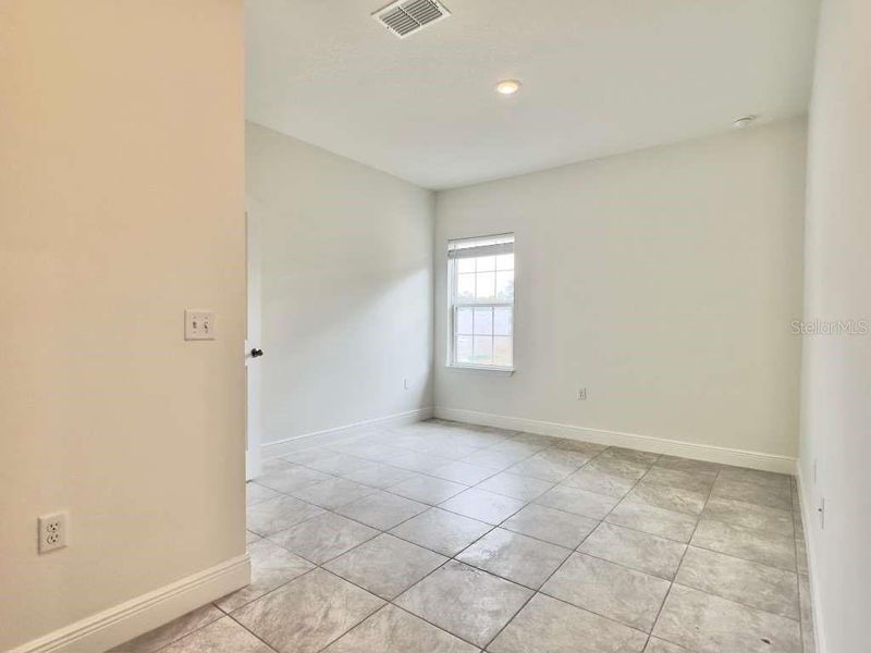 Spacious, unfurnished interior of a new home in , Ocala (Image 24).