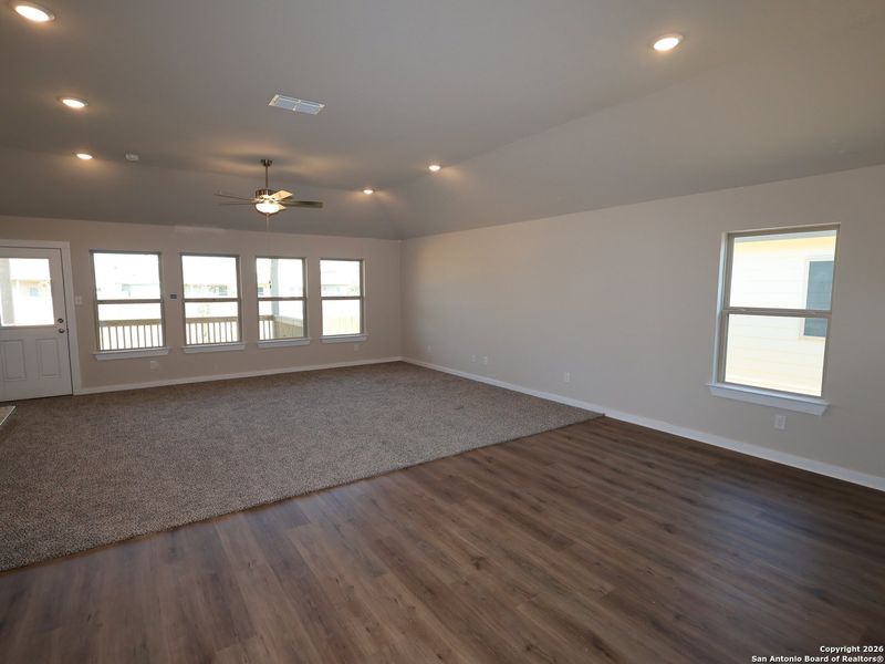Spacious, unfurnished interior of a new home in Winding Brook, San Antonio (Image 16).