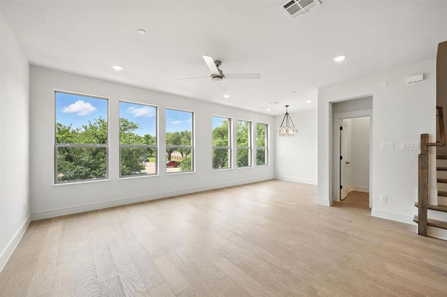 You'll enjoy wonderful family get togethers in this beautiful and spacious light filled family room. You'll enjoy wonderful family get togethers in this beautiful and spacious light filled family room.