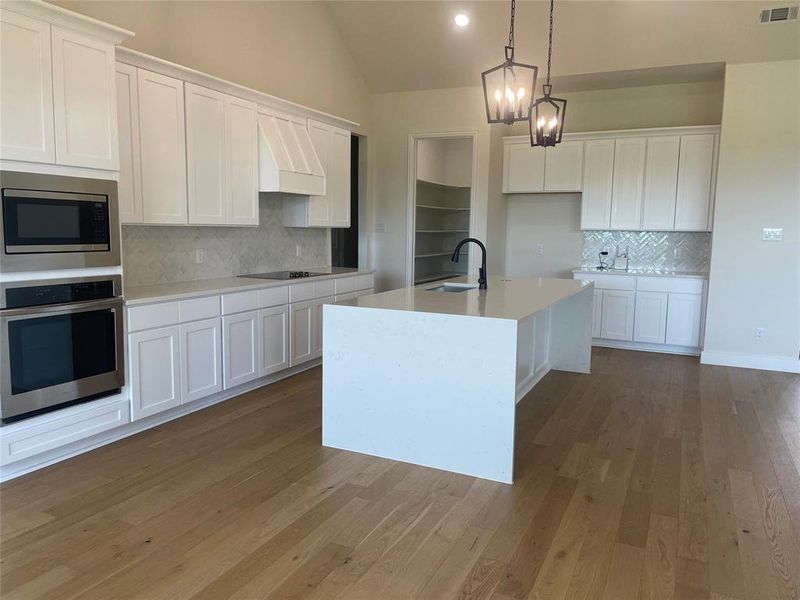Furnished interior view inside a new home in , Waxahachie (Image 6).