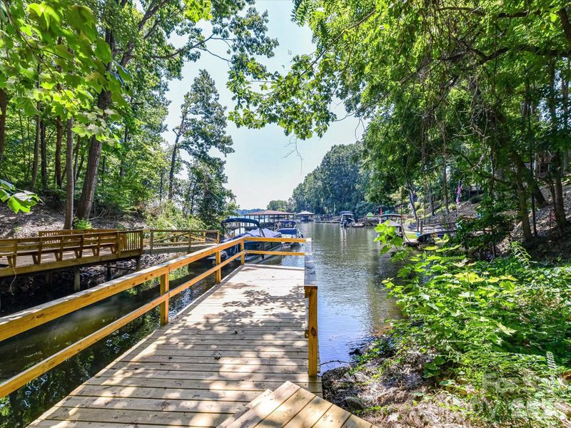 Dock View in a quiet peaceful cove with easy main channel access!