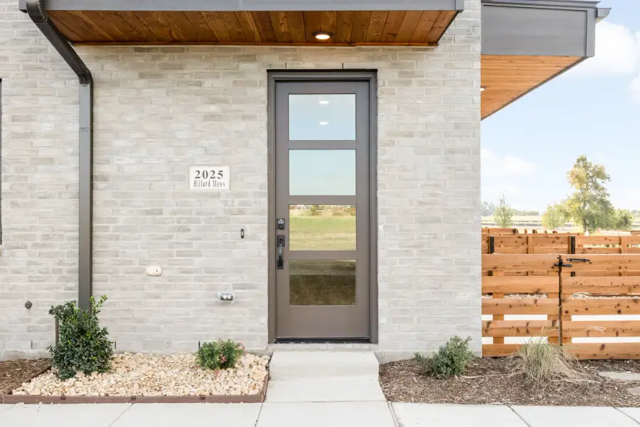 Exterior details and patio area of a home in Ten Mile Creek, Celina (Image 29).