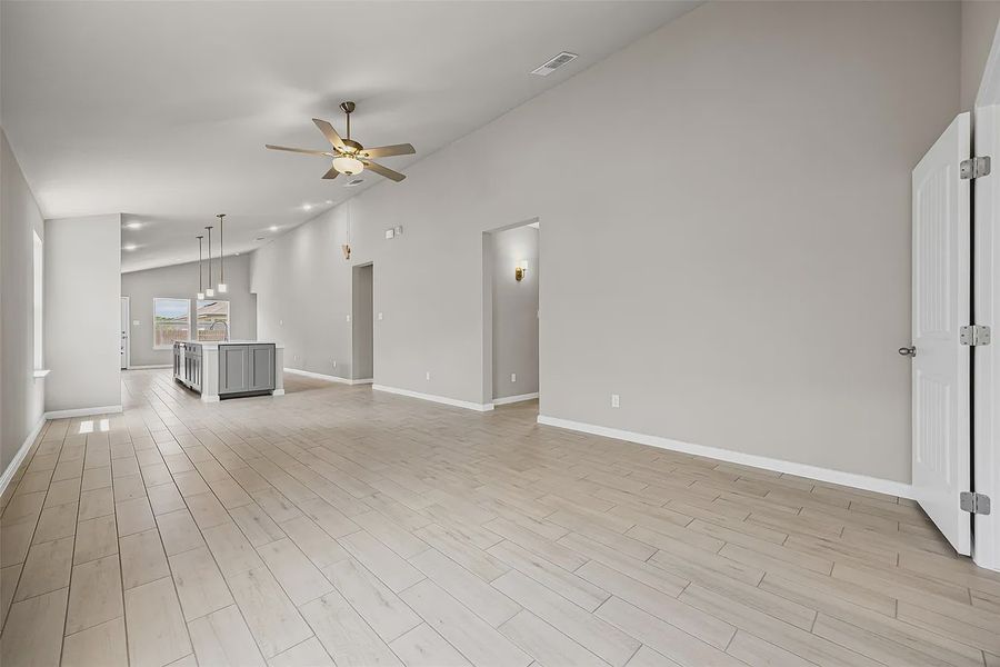 Spacious, unfurnished interior of a new home in Butler Farms, Liberty Hill (Image 13).