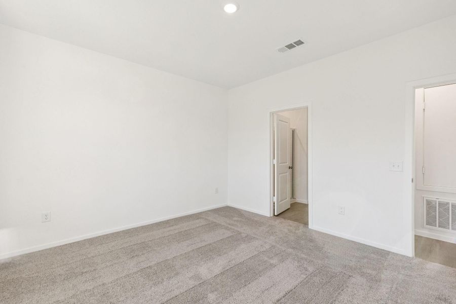 Spacious, unfurnished interior of a new home in Mavera, Conroe (Image 14).