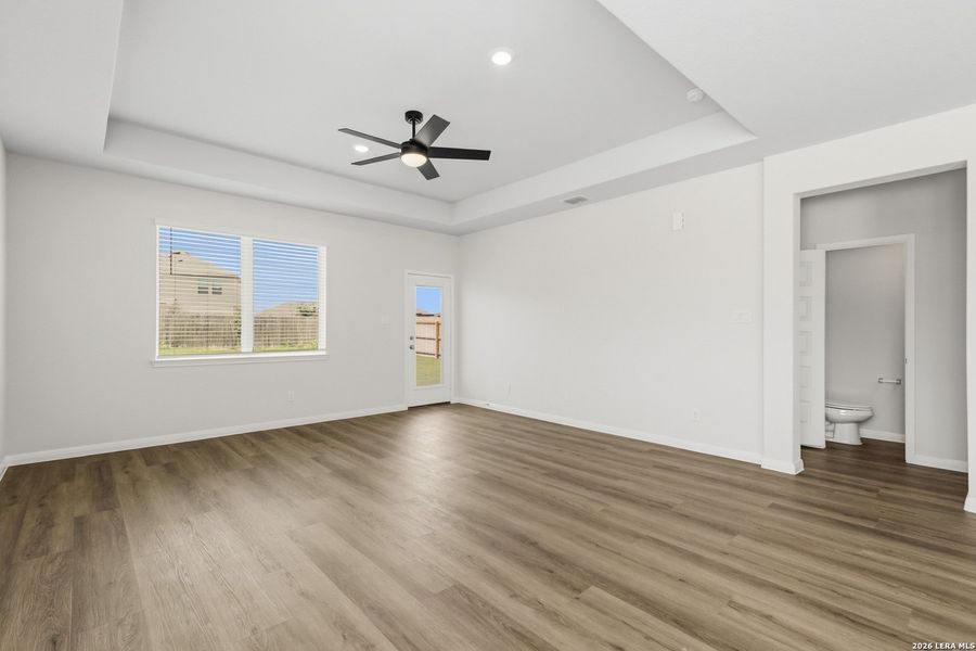 Spacious, unfurnished interior of a new home in Cinco Lakes, San Antonio (Image 10).