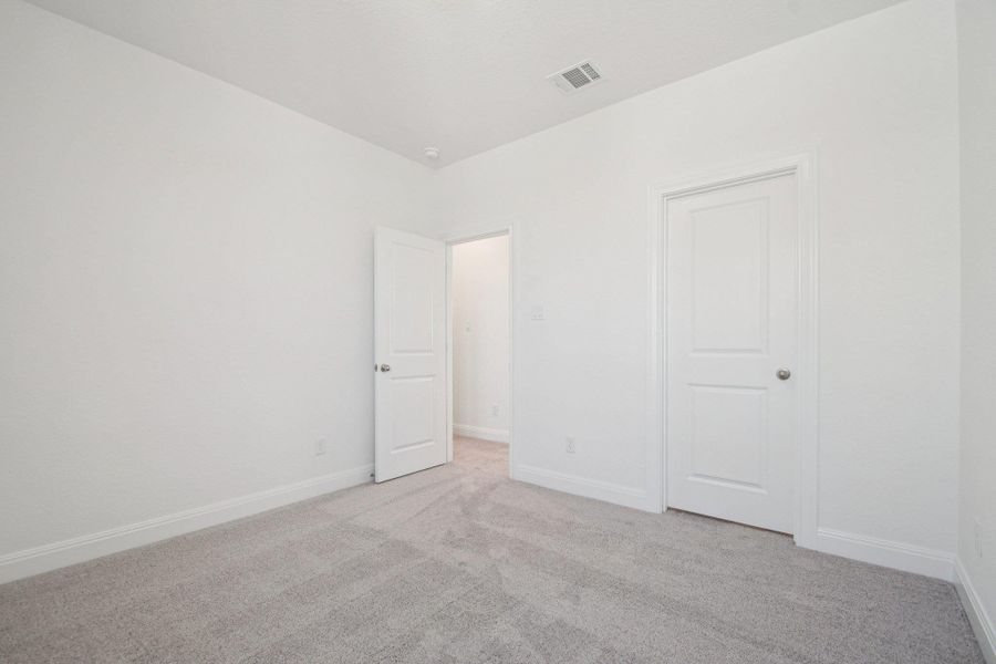 Spacious, unfurnished interior of a new home in 6 Creeks, Kyle (Image 30).