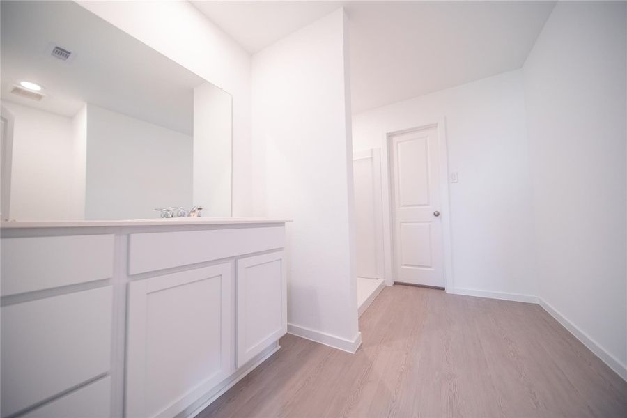 Spacious, unfurnished interior of a new home in Anniston: Watermill Collection, Katy (Image 8).