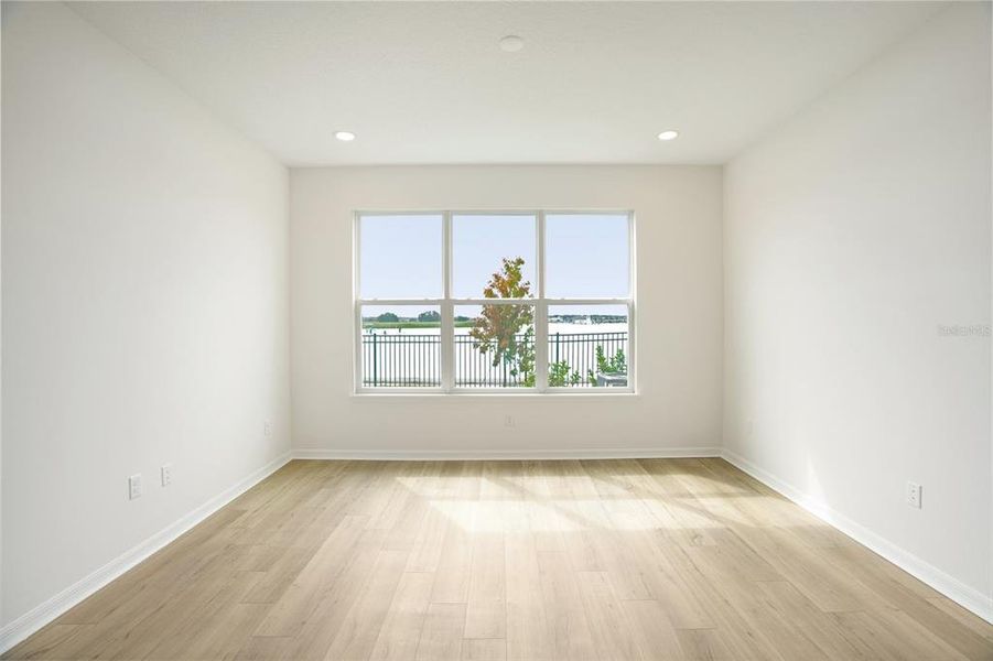 Spacious, unfurnished interior of a new home in Isla Mirada, San Antonio (Image 17).