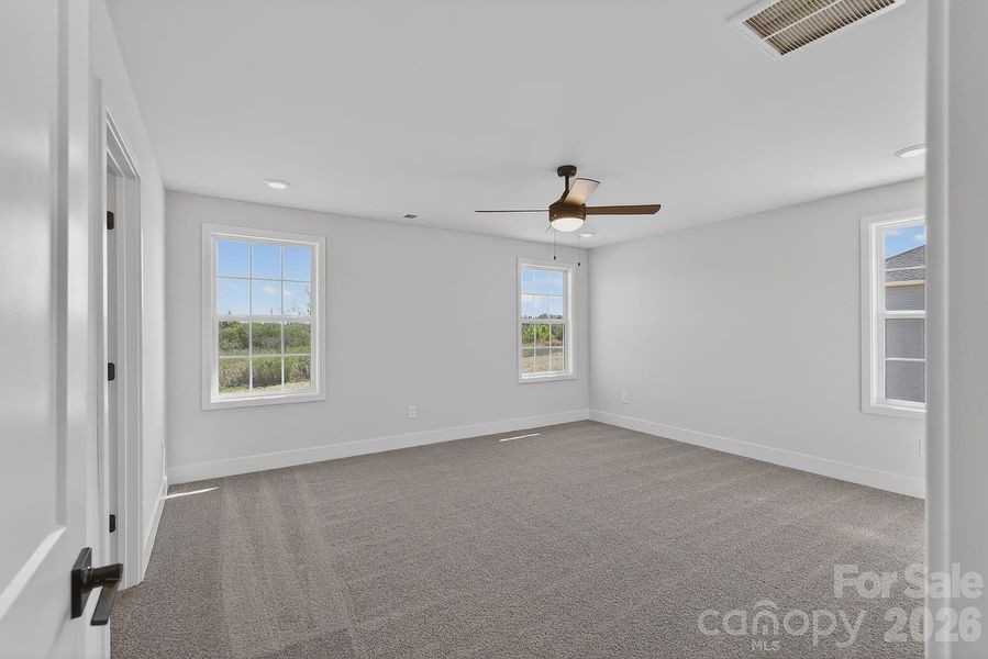 Spacious, unfurnished interior of a new home in Northlake, Statesville (Image 14).
