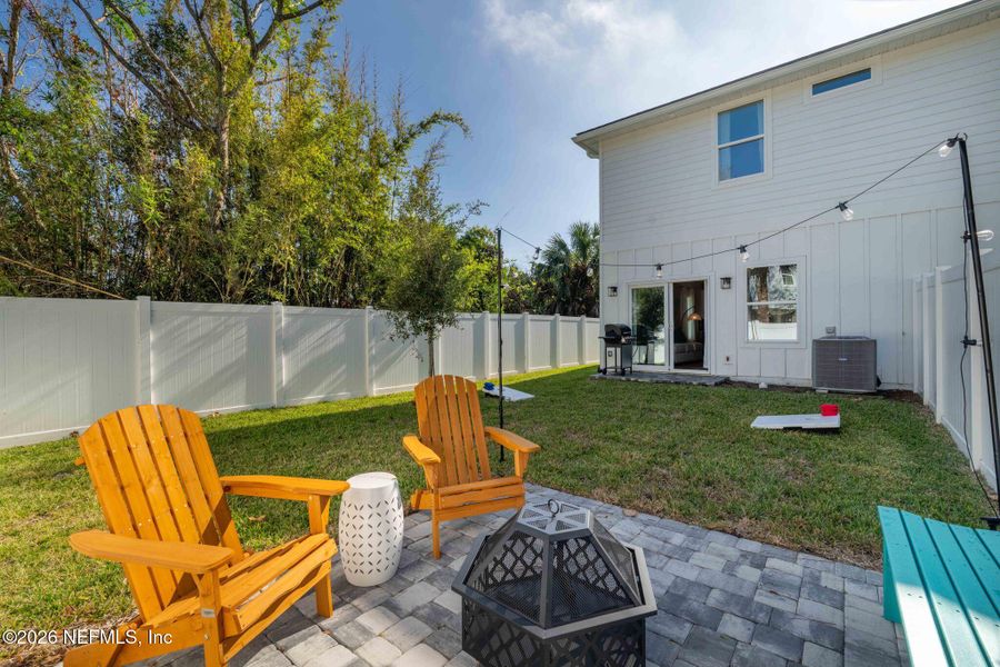 Exterior details and patio area of a home in , Jacksonville Beach (Image 27).