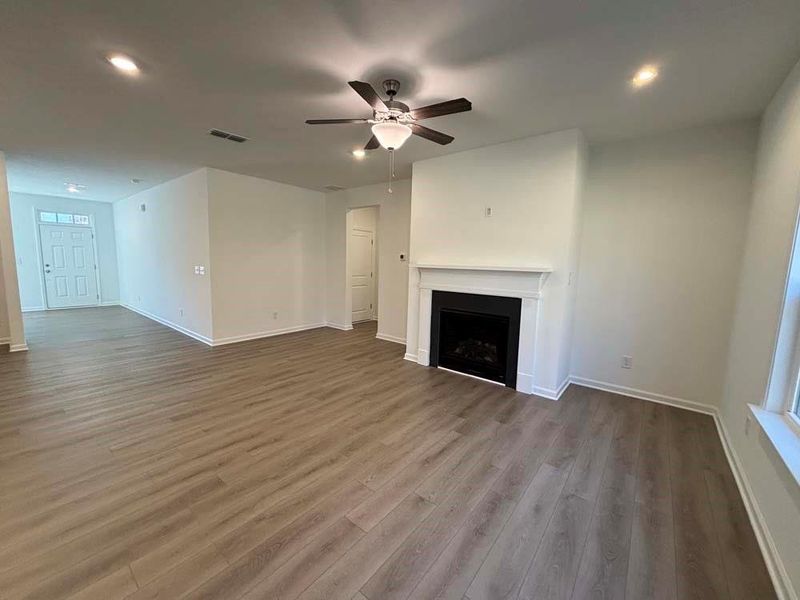 Spacious, unfurnished interior of a new home in Creekside, Dawsonville (Image 12).