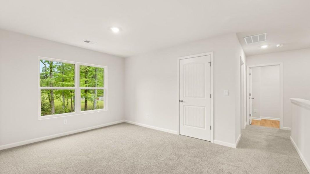 Spacious, unfurnished interior of a new home in Fairhaven, Lithia Springs (Image 11).
