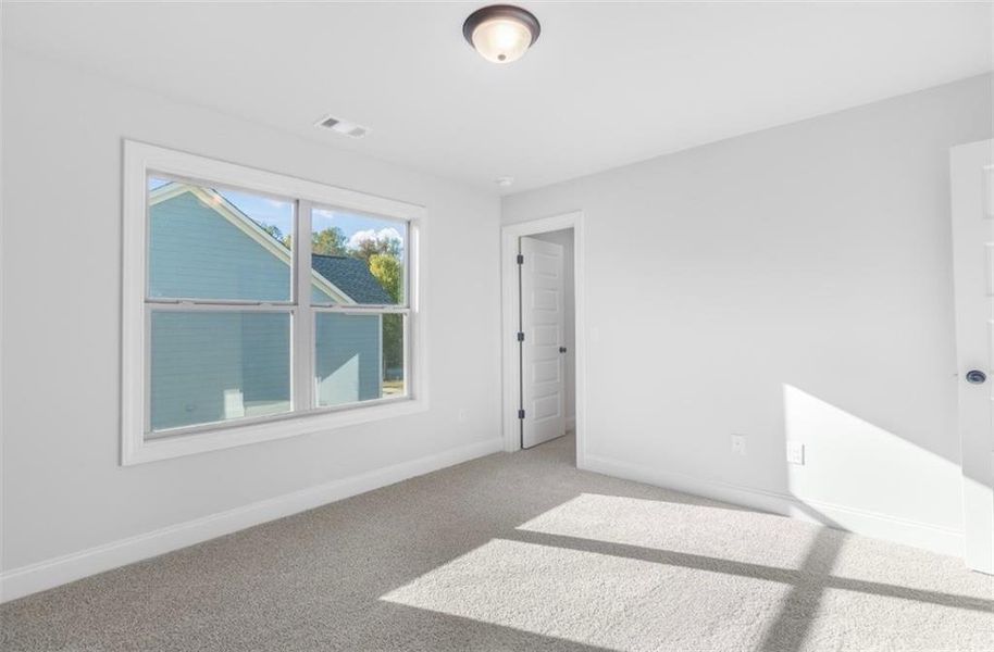 Spacious, unfurnished interior of a new home in Ridge Pointe, Athens (Image 14).