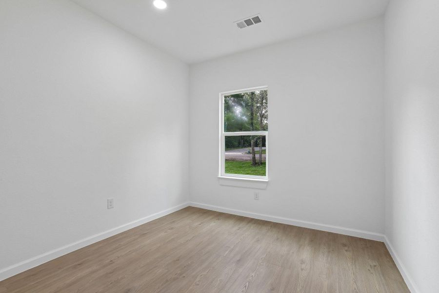 Spacious, unfurnished interior of a new home in , Bastrop (Image 28).