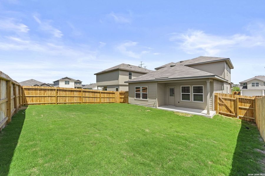 Exterior details and patio area of a home in Laurel Vistas, San Antonio (Image 3).