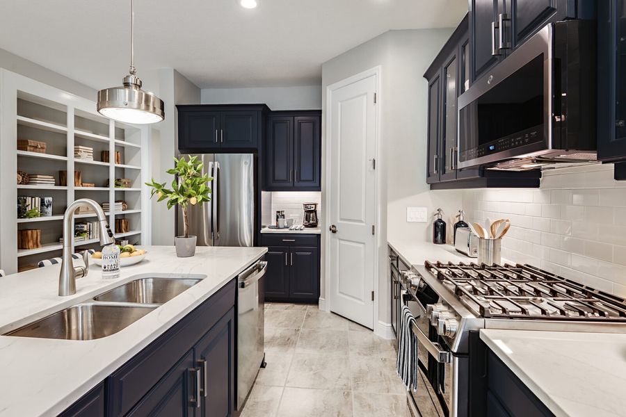 Representative furnished interior of a home built from the Dream 2 by Neal Communities in Palmera, Venice (Image 12).