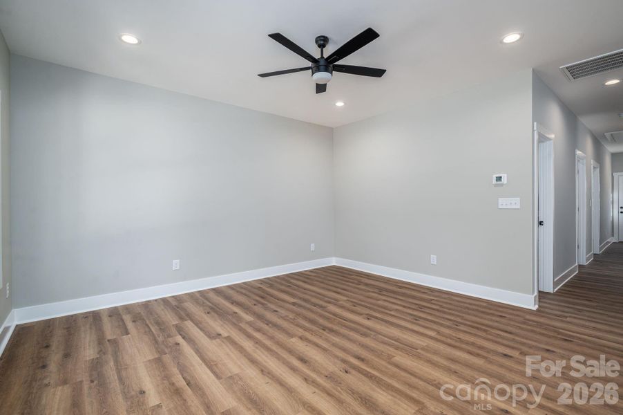Spacious, unfurnished interior of a new home in , Lowell (Image 14).