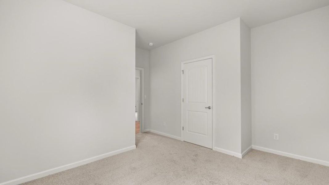 Spacious, unfurnished interior of a new home in Fairway 17 at Mirror Lake, Villa Rica (Image 23).