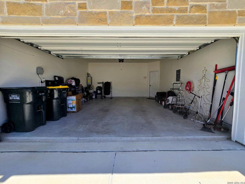 Exterior details and patio area of a home in Homestead, Schertz (Image 25).